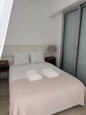 WiFi, bed sheets - Studio 907 Sleeps 4 Near Casino (Monte Carlo)