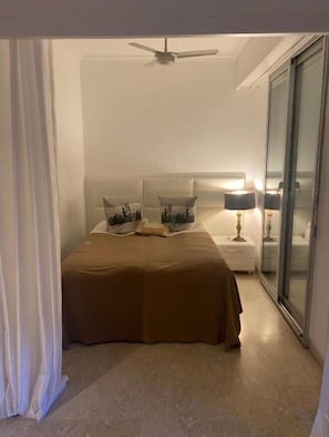 WiFi, bed sheets