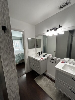 Dusche, Handtücher, Seife, Shampoo