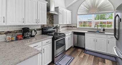 Hidden Gem in Fort Worth with Hot Tub & Mini Golf