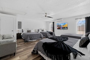 5 bedrooms, iron/ironing board, WiFi, bed sheets - Hidden Gem in Fort Worth with Hot Tub & Mini Golf (Watauga)