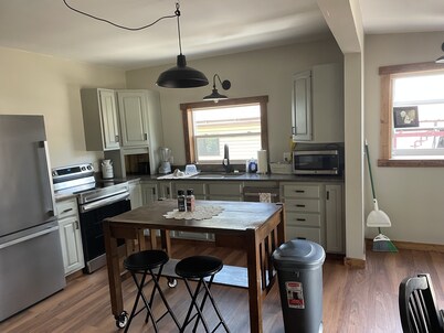 Hunter’s Den & Beyond 