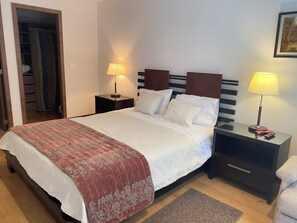 Deluxe Apartment, 1 Bedroom | 1 bedroom, in-room safe, individually decorated, individually furnished - Suites Metropoli Recoleta (Quito)
