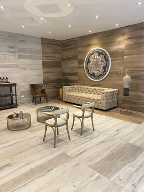 Reception - Suites Metropoli Recoleta (Quito)