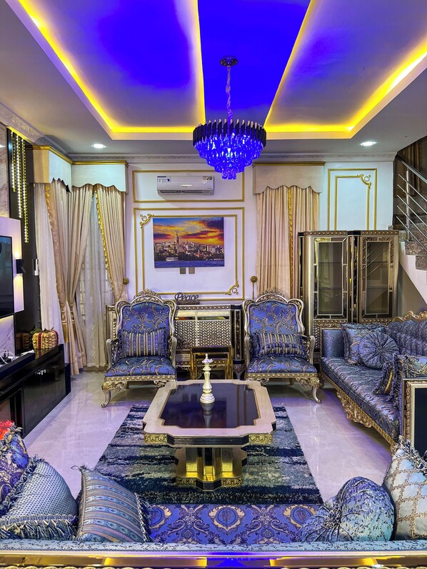 Interior - Luxury 5Bed Duplex With Starlink powered wifi Lekki (Lekki)