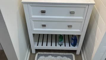Room, Share House, Private Bath, 1 Queen Bed, Non-smoking | Bathroom