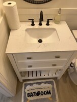 Ducha, artículos de tocador gratuitos, secador de pelo, bidet
