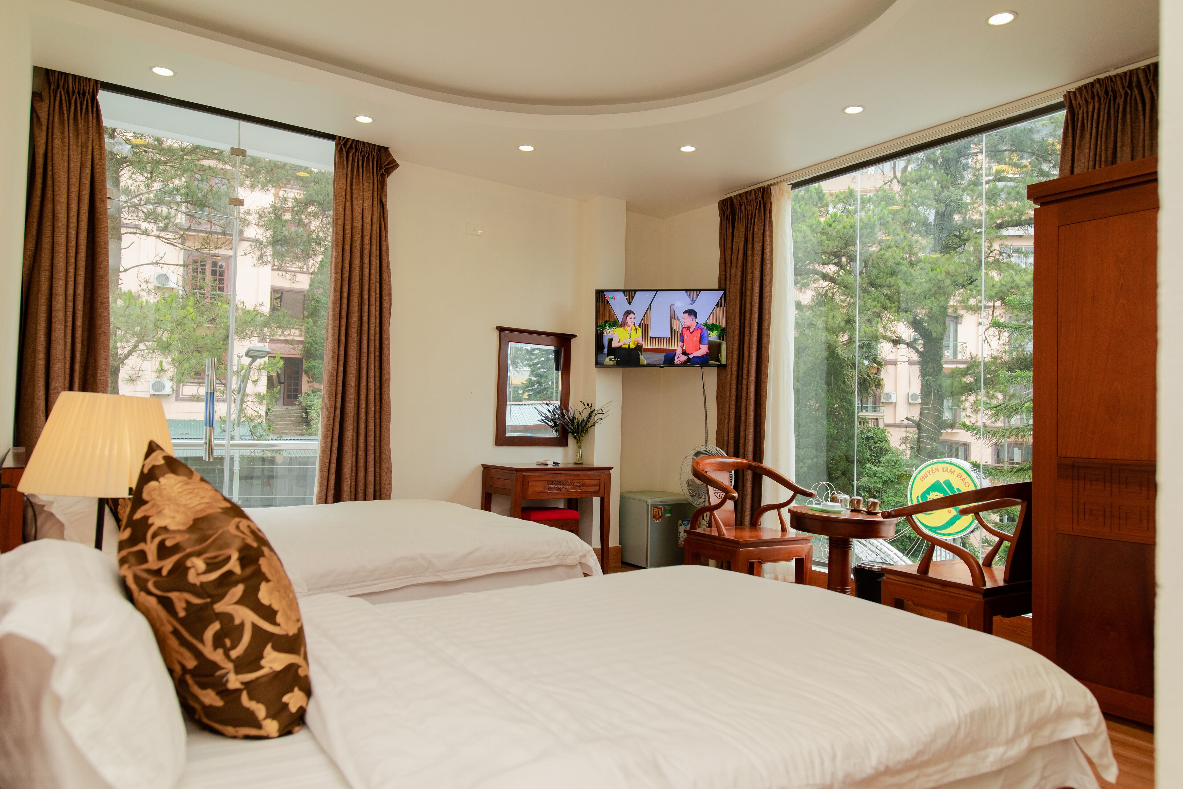 ملاءات من القطن المصري وأغطية فراش متميزة وأسرّة بطبقة علوية مريحة ومكتب