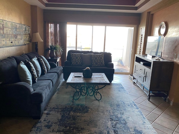 Smart TV, reproductor de DVD y tenis de mesa 