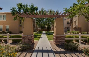 المنطقة المحيطة بالمنشأة