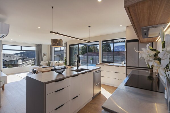 Fridge, microwave, oven, stovetop - Marsden Escape - Views, Spa and Swimming Pool (Nelson)