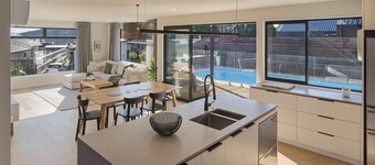 Marsden Escape - Views, Spa and Swimming Pool