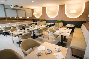 Restaurant - Regency Park Hotel  (Rio de Janeiro)