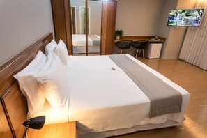 Deluxe Double Room | Minibar, in-room safe, desk, laptop workspace - Regency Park Hotel  (Rio de Janeiro)