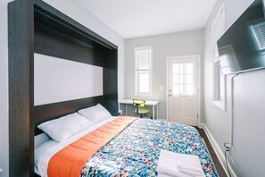 2 bedrooms, desk, iron/ironing board, WiFi