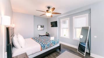 3 bedrooms, desk, iron/ironing board, travel crib
