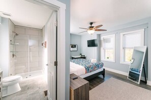 3 bedrooms, desk, iron/ironing board, travel crib