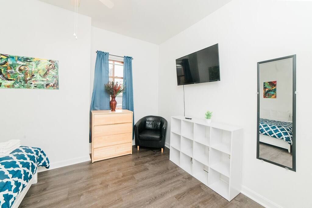 3 habitaciones, escritorio, tabla de planchar con plancha y wifi 
