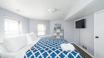 2 bedrooms, desk, iron/ironing board, WiFi