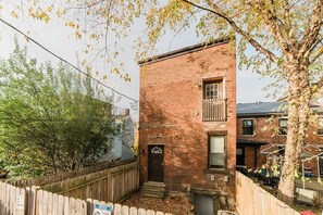 Exterior - Walkable and Spacious Apt - Parking -- GroupStay (Pittsburgh)