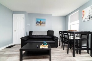 TV, offices - -- AGH Walkable - Free Parking - Washer & Dryer -- (Pittsburgh)