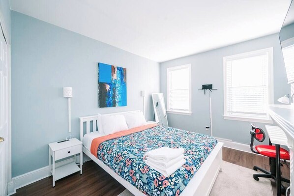 2 habitaciones, escritorio, tabla de planchar con plancha y wifi 
