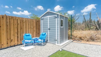 ํ์ฐ์ค | 2 ๊ฐ์ ์นจ์ค