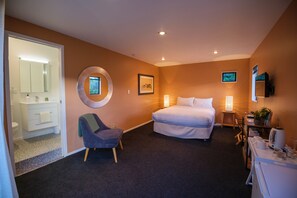 Premium House | 2 bedrooms, premium bedding, pillowtop beds, individually decorated