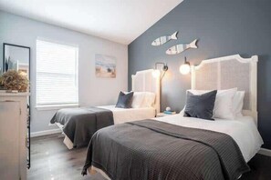 6 habitaciones, tabla de planchar con plancha, cuna de viaje y wifi 