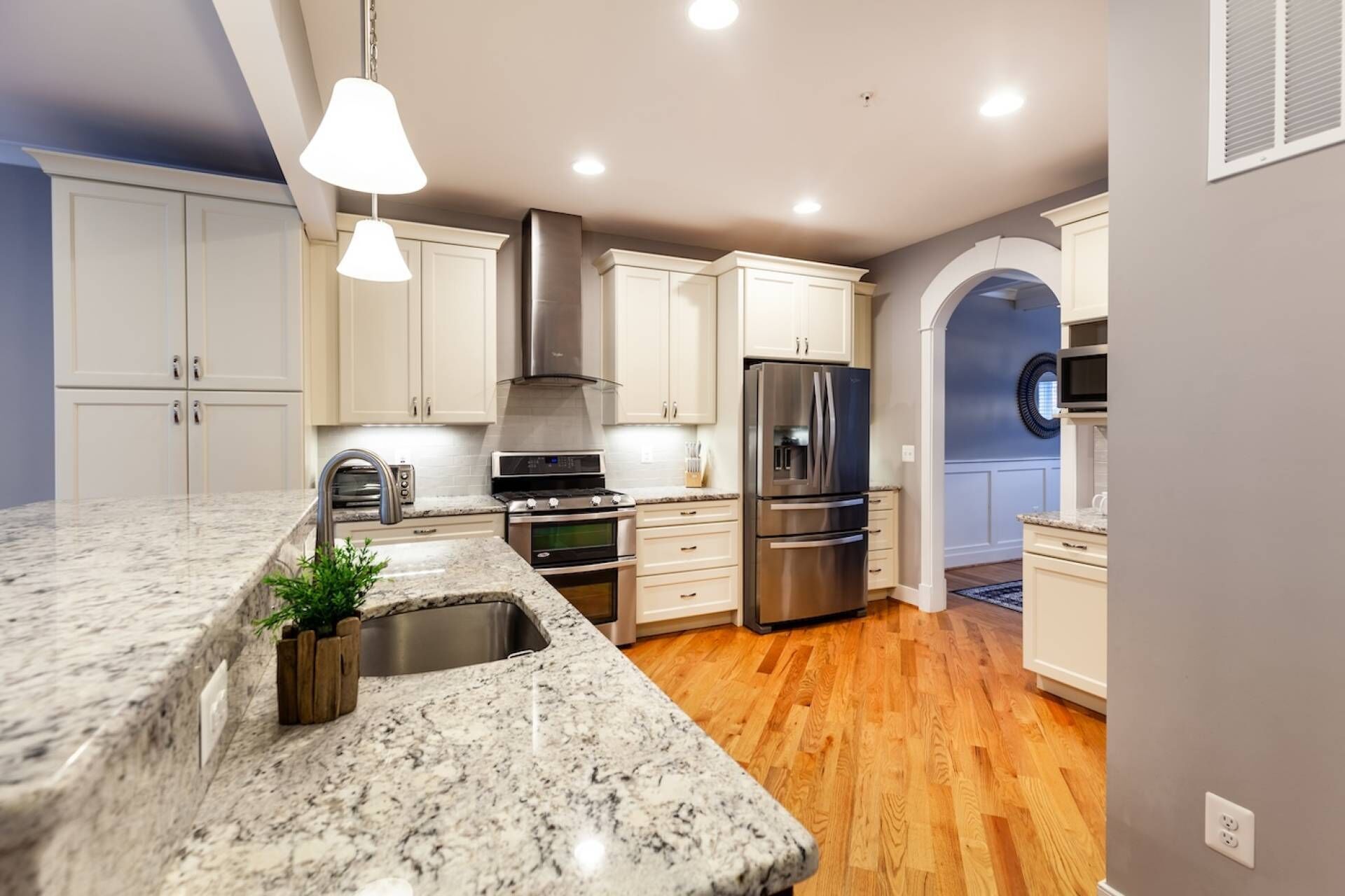 Refrigerador, microondas, lavavajillas, cafetera/tetera