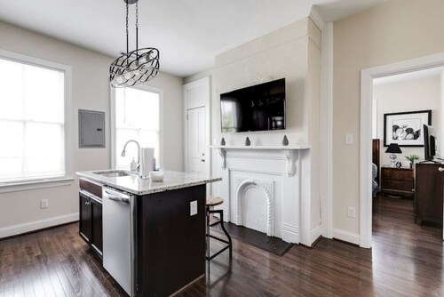 Modern, Convenient Gem: Urban Retreat 'n Richmond