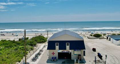 Lifeguard Haven: 3BR Beach Retreat w/ 2 KING BEDS