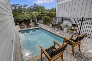 Unclassified image, 3 of 50, button