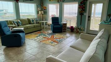 Condo, 1 Bedroom | Living area