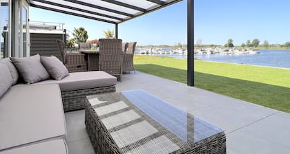 Relaxed holiday with lake view