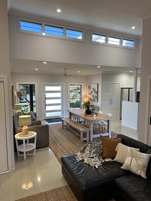 TV, offices - Lily Pad Beach House (Agnes Water)