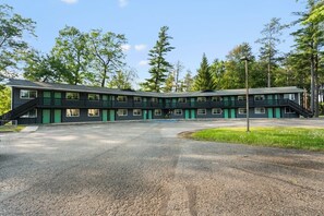 Exterior - Peninsula One Apartments Unit 13 (Traverse City)