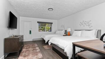 Travel cot, WiFi, bed sheets