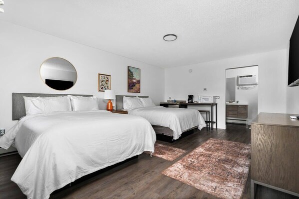 Travel cot, WiFi, bed sheets