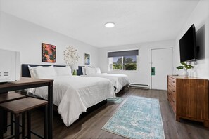 Travel cot, WiFi, bed sheets