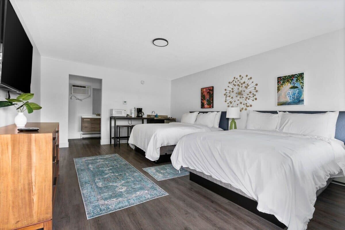 Travel cot, WiFi, bed sheets