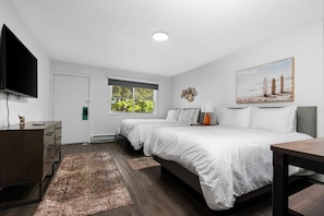 Travel crib, WiFi, bed sheets