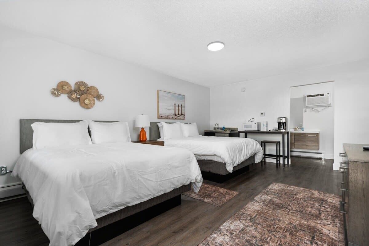 Travel cot, WiFi, bed sheets