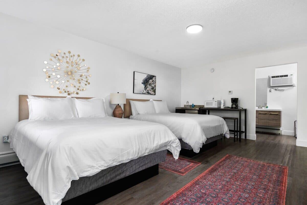 Travel cot, WiFi, bed sheets