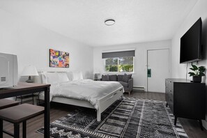 Travel cot, WiFi, bed sheets - Peninsula One Apartments Unit 22 (Traverse City)