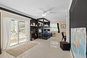 4 bedrooms, iron/ironing board, travel cot, WiFi - Vilano Paradise- Pool/Walk to Beach (St. Augustine)