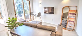 3 Blocks to Beach with Private Terrace & Grill