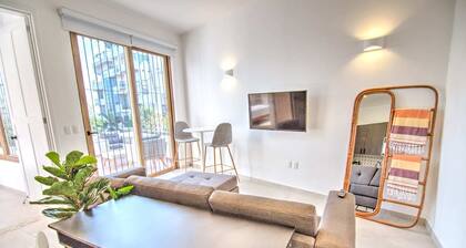 3 Blocks to Beach with Private Terrace & Grill