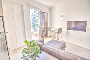TV, offices - 3 Blocks to Beach with Private Terrace & Grill (Bucerías)