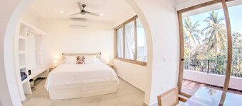 Oceanview Studio 3.5 Blocks to Beach